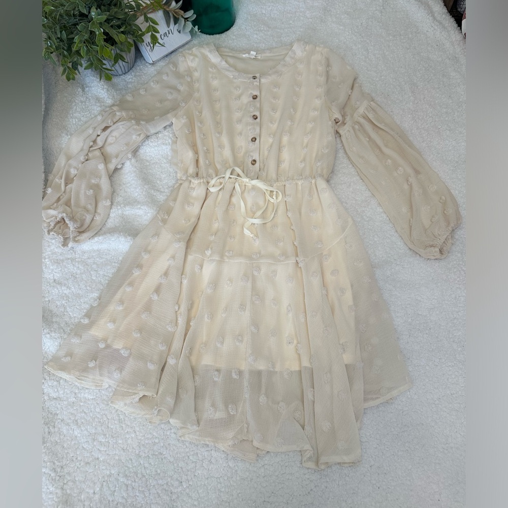 Blu Pepper cream colored dress Size medium